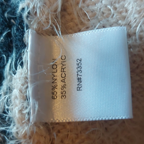 Aztec design soft sweater - NWT - Picture 5 of 8